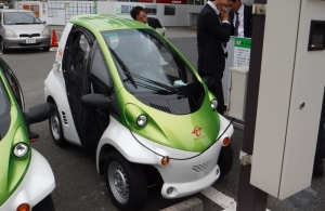 充電中のコムス