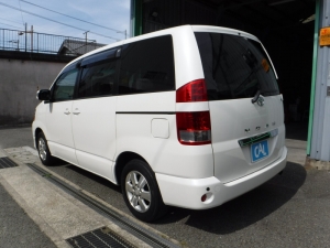 後方から撮った「トヨタ　ノア」