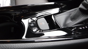 「トヨタ　Ｃ-ＨＲ」のパーキングブレーキの写真