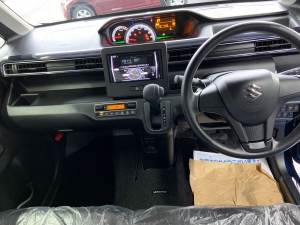ワゴンR車内①